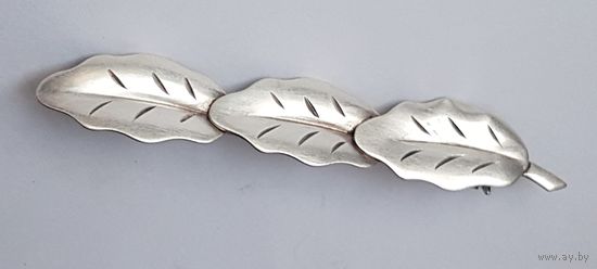 Брошь серебро, клеймо, проба 835, старая Германия. Пфорцхайм. 40-е годы. Форма Трилистник, дубовые листья.