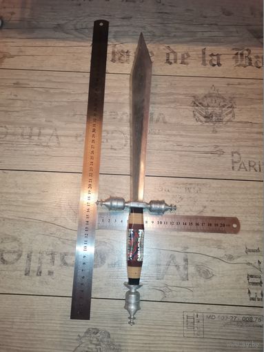 Декоративный, алюминиевый меч, времён СССР, с вставкой из оргстекла, длина 49 см.