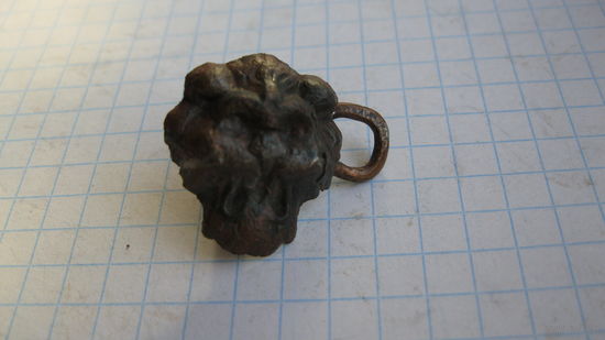 Старинная застежка на плащ .