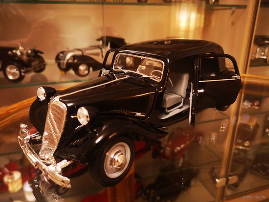 Модель 1:18 Citroen Traction 15CV  1952