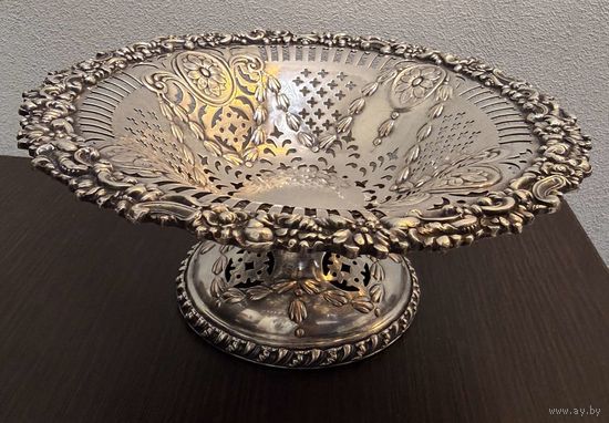 Винтажная ваза-фруктовница, выполненная из металла с серебрением, Английского производства с клеймом .