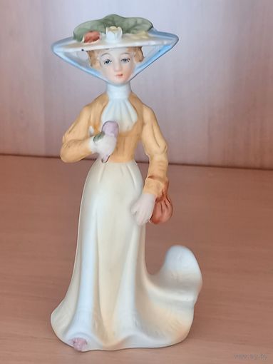 Статуэтка дама в шляпе