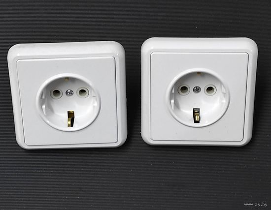 Розетка скрытой установки 1-местная с з/к, 2 шт с 1 рубля
