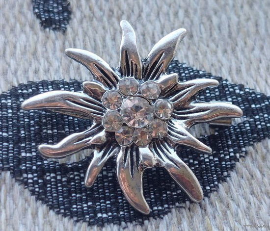 Австрия. Знак Эдельвейс для берета (пилотки). Предложи свою цену или обмен!