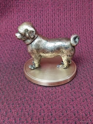 Старинная статуэтка бронзовая Мопс цельно литая.