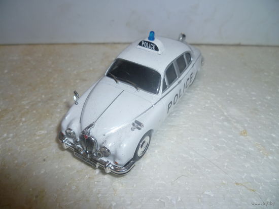 Модель авто JAGUAR MK II. 1:43.