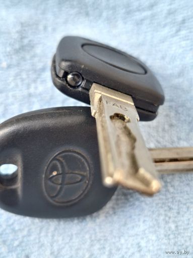 Ключи зажигания,к Toyota,Skoda,Цена за все .