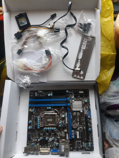 Материнская плата B75MA-P45 с комплектующими