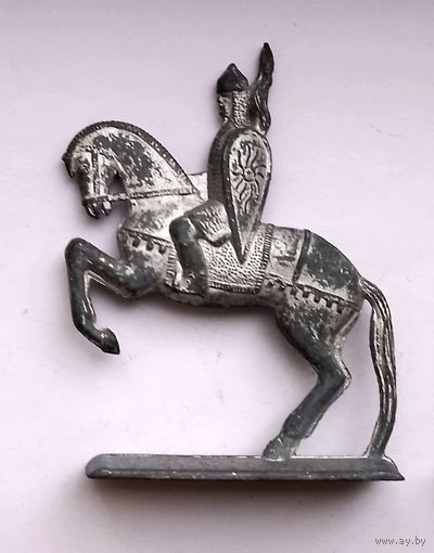 РЕДКИЙ Оловянный солдатик. ВСАДНИК со щитом