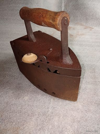 Старый угольный утюг Лидсельмаш