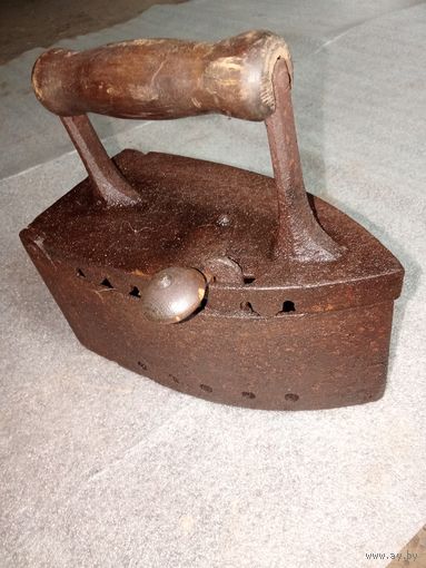 Старый угольный утюг Лидсельмаш