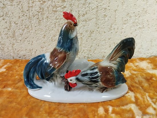 Статуэтка фарфоровая бой Петухов, Германия