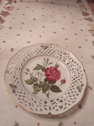 Тарелка декоративная из прорезного фарфора. Шуман, Бавария