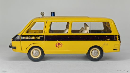 Модель РАФ-М-22031 "Милиция" RAF-М-22031 СССР 1/43 С рубля.