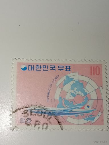 Корея 1973 год Авиапочта, изображен самолет на фоне земного шара.