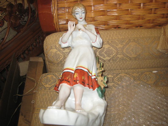 Фигурка "гадалка" - украинский фарфор