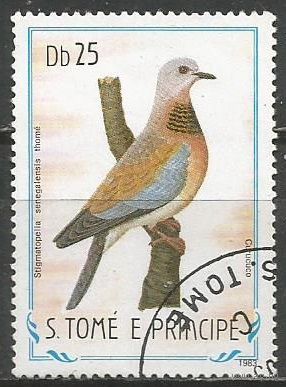 Сан Томе и Принсипи. Птицы. Малая горлица. 1983г. Mi#896.