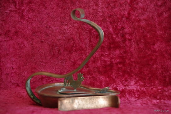 Лампадка медная  ( высота 15 см ;  18 см ;  длинна 15 см , ширина 10 см )