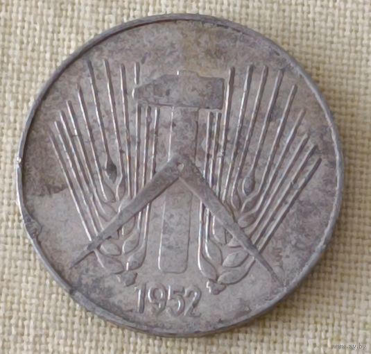 Германия. 10 пфеннигов 1952 года.