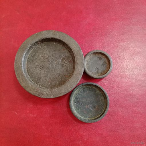 Старые гирьки разные 3 штуки одна с клеймом 24 з