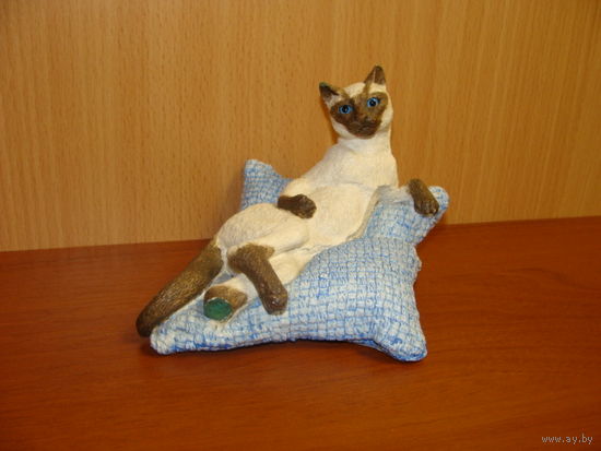 Кошка (статуэтка, фигурка)
