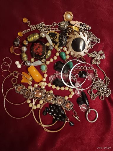 Лот бижутерии
