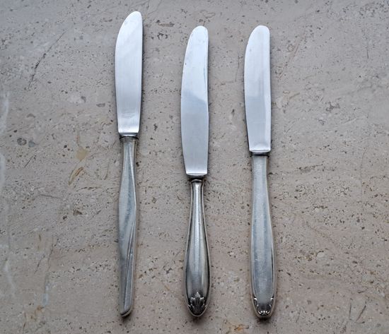 Нож столовый посеребренный клеймо 3 штуки Германия ХХ век.