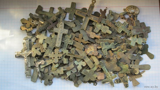 Ломанные нательные крестики.Бронза. Для реставрации или антуража.