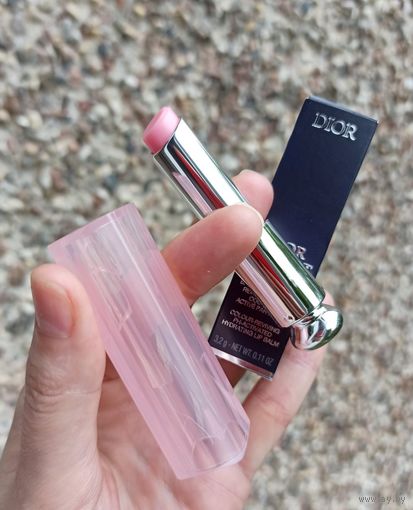 Бальзам для губ Dior Addict Lip Glow в оттенке 001 Pink