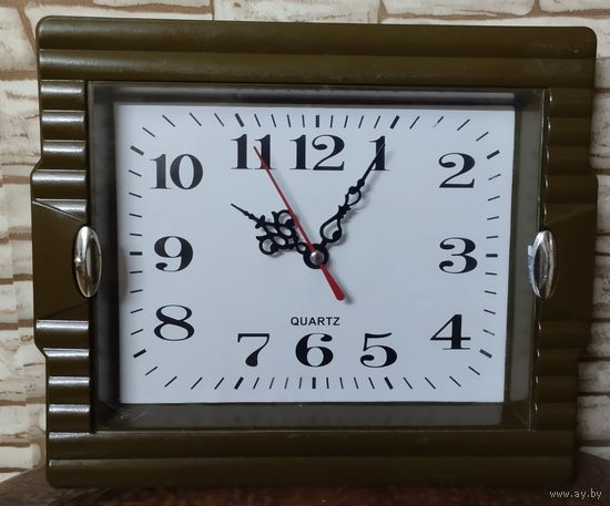 Часы настенные кварцевые на реставрацию, в коллекцию.