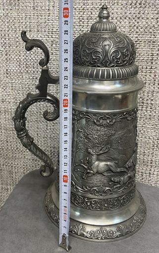 Большая пивная оловянная кружка SKS Германия. Высота 31 см.
