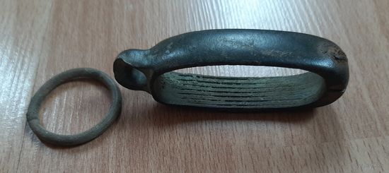 Обоймица с кольцом , деталь на ножны шашки. Желтый металл.