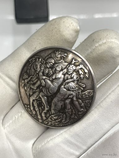 Большая медаль 999 пробы серебро . видео ! 1977 г 400 лет со дня рождения Питера Пауля Рубенса . Очень красивая ! большая!