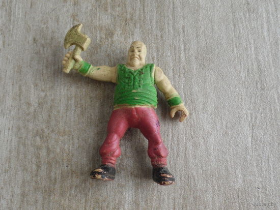 Фигурка - ШРЕК. Примерно 7 см высотой.