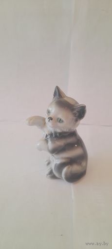 СТАТУЭТКА КОТЕНОК . ГЕРМАНИЯ . КЛЕЙМО FOREIGN.