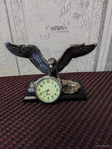 Статуэтка Орел с кварцевыми часами, б/у. Германия.