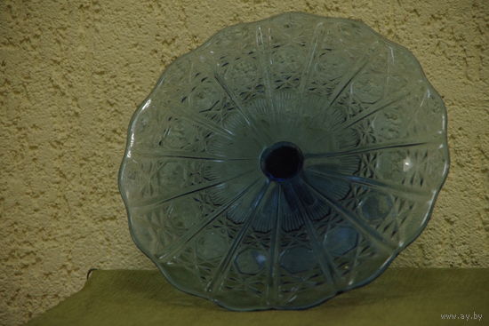 Ваза синее стекло ( Неман ) диаметр 23 см , высота 11 см ( целая )