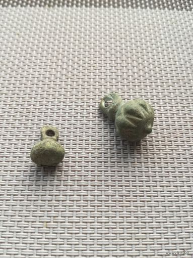 Две кафтанные пуговицы с рубля!