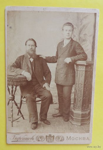 Фото кабинет-портрет "Барин и сын", фот. Барбашов, Москва, 1895 г.