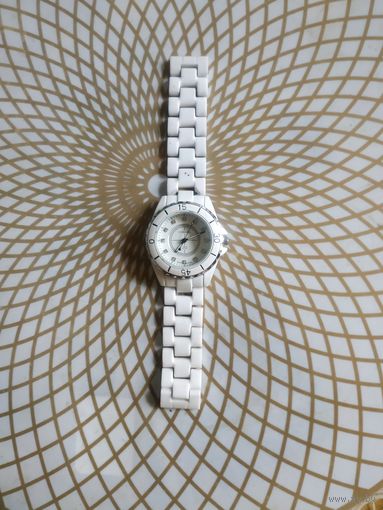 Часы наручные  с браслетом.Состояние на скане. В коллекцию,ремонт,на запчасти.