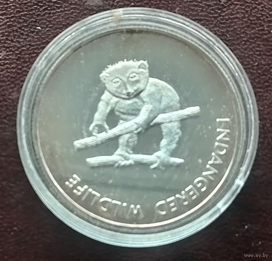 Малави 10 квач, 2005 Вымирающие виды - Лемур в капсуле.
