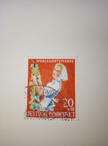 Германия ФРГ. 1958г. Женщина с виноградом. 20+10