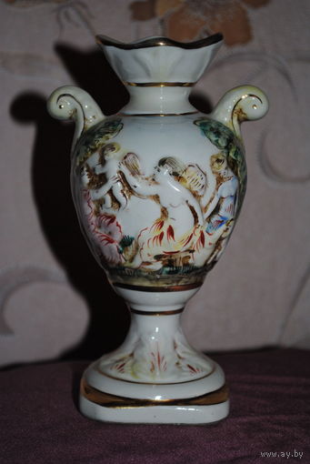 Ваза/Vase., - пр. Италия., - полностью НОВАЯ - оригинал на 100% - Производитель: ФАРФОРОВАЯ МАНУФАКТУРА КАПОДИМОНТЕ (PORCELAIN FACTORY CAPO-DI-MONTE)-*Размер: 7 на 17,5 см.-Без торга-!