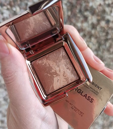 Минибронзер Hourglass Ambient Lighting Bronzer в оттенке Luminous Bronze Light 1.3 gr