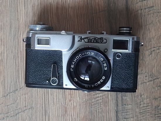 Фотоаппарат Киев с объективом Гелиос-103 1,8/53