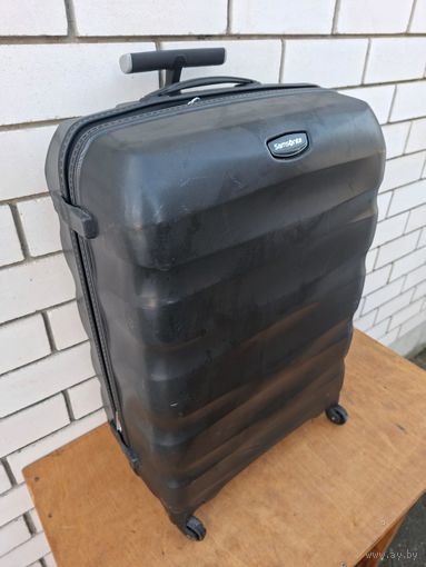 Чемодан прочный
