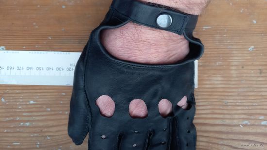 Перчатки кожаные.