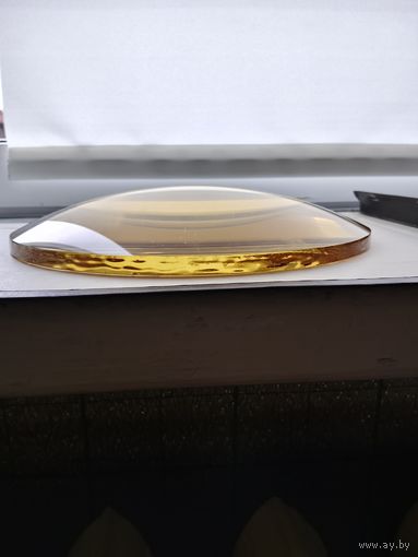 Плоско-выпуклая линза от оптического прибора, диам. 24,9 см