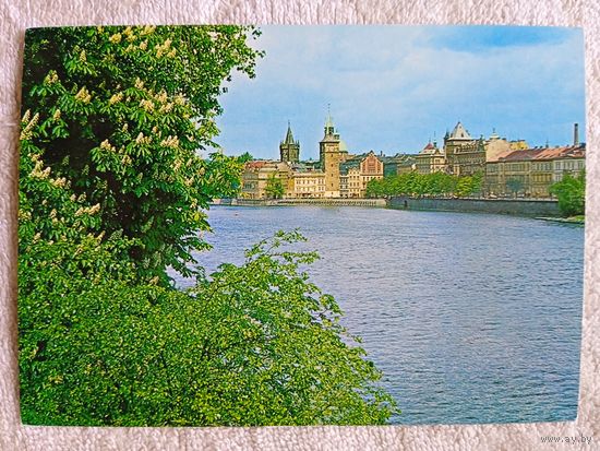 Прага. Набережная Влтавы с музеем им. Сметаны