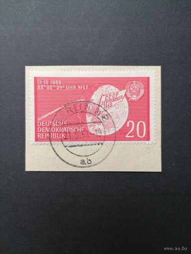ГДР 1959 Марка на вырезке "Полет советского спутника "Луна-2" к Луне" (гашение) Mi.721 каталог 1.00 евро